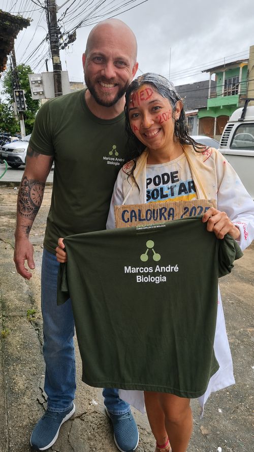 Priscilla Lieuthier, aprovada em Medicina, comemorando ao lado do Prof. Marcos André